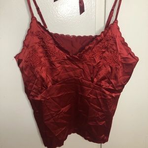 RED SATIN-LIKE CROPPED TANK